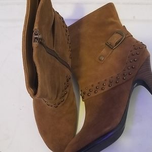 Nice brown suede heeled boots